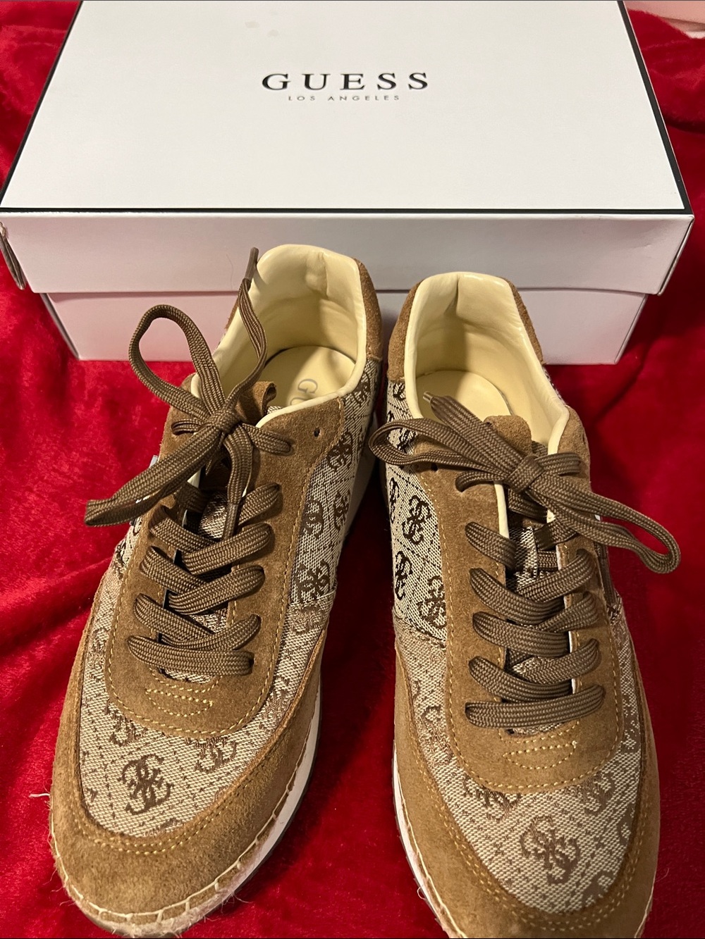 Guess women’s Brown Logo Pattern Low-Top Sneakers